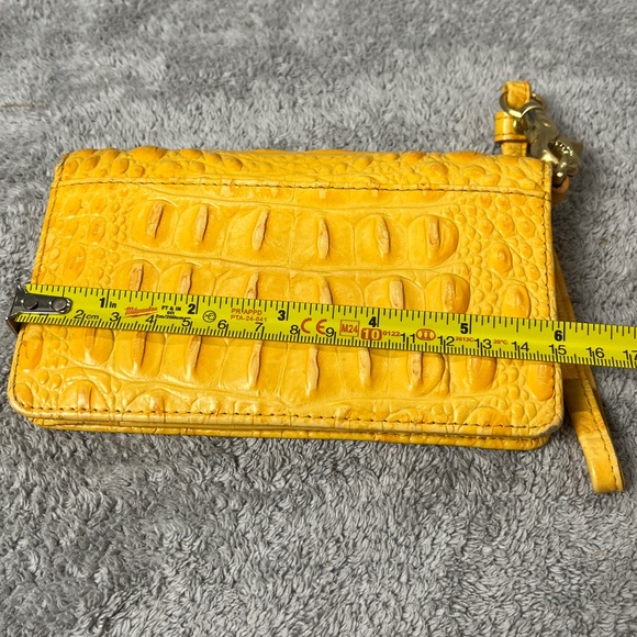 Brahmin Debra Yellow Melbourne Leather Wristlet Wallet Purse Authentic Croc - Picture 9 of 10
